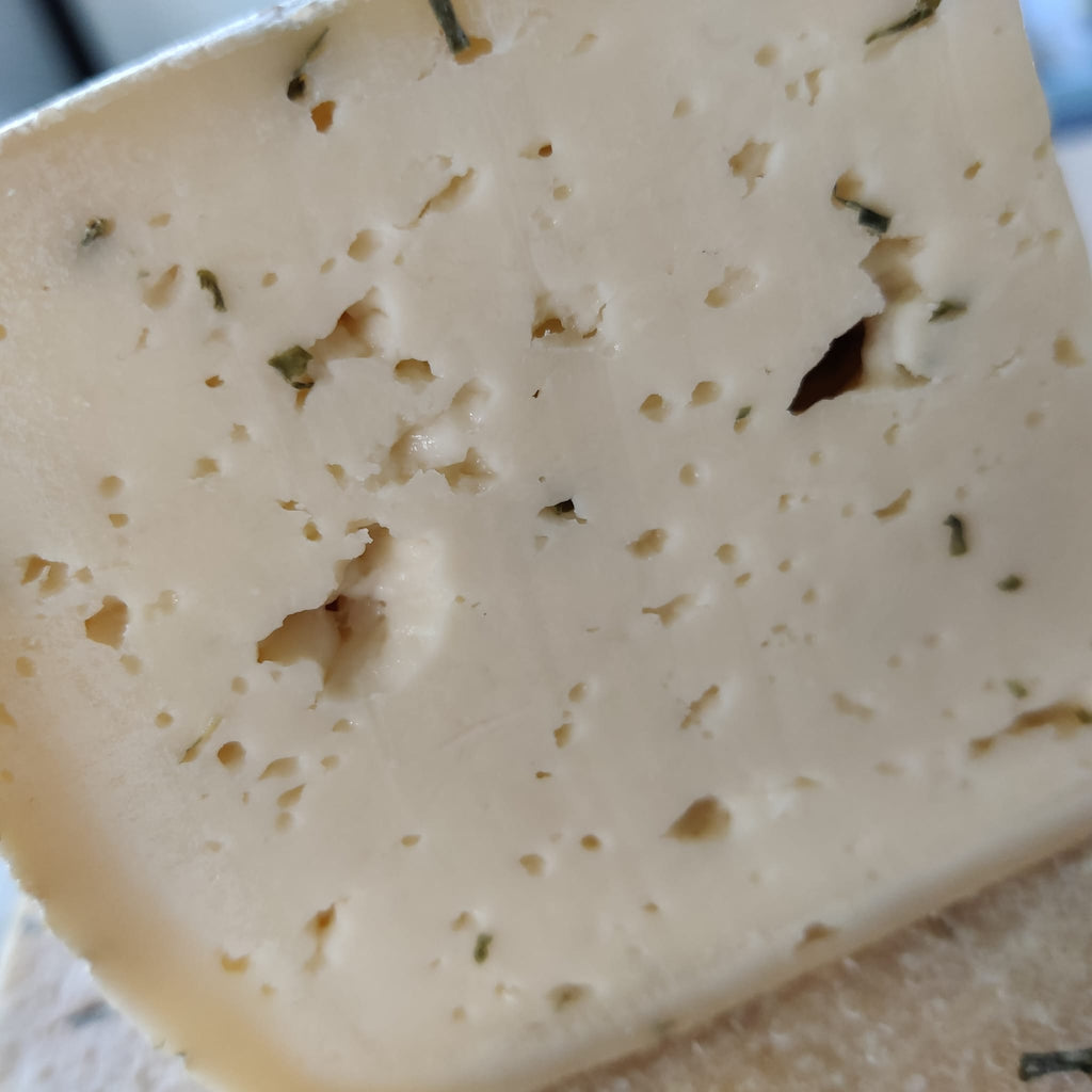 Spicy Caciotta  Chive - 100% Artisan